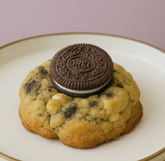 Oreo Cookies with white Chocolate and Oreo chunks