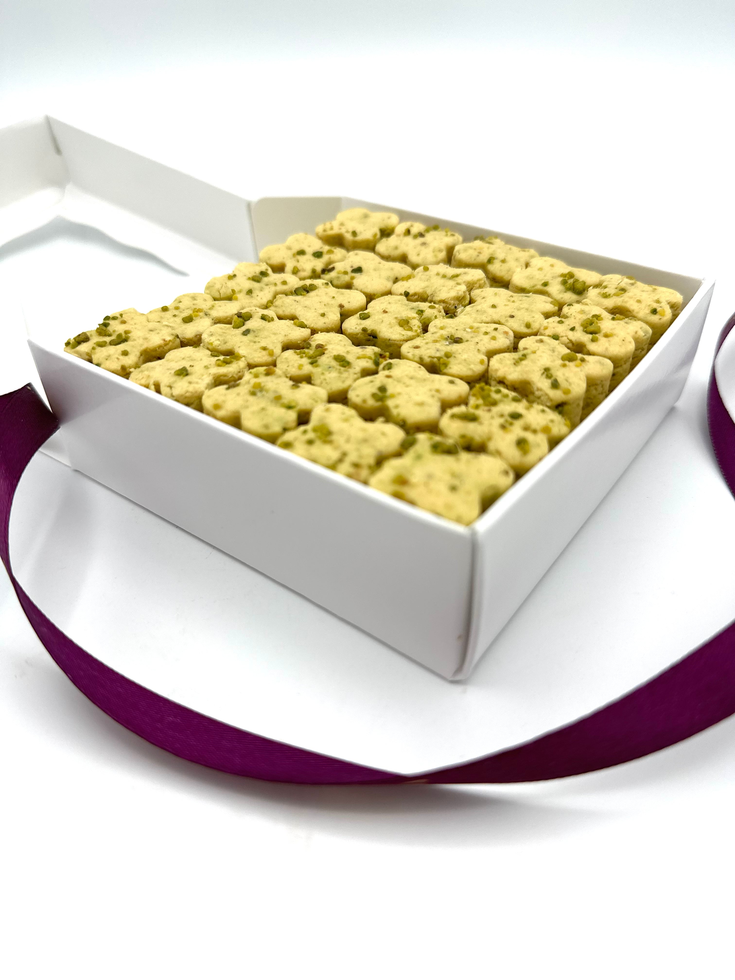Persian Chickpeas Cookies/Nokhodchi with pistachios